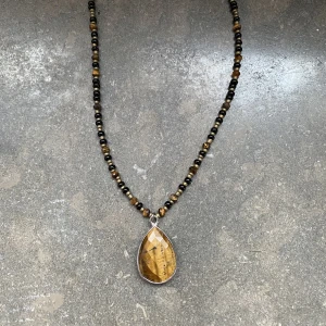 Halsband - Halsband med tigeröga hänge och tigeröga pärlor