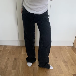 Regular jeans bikbok - Passar till allt 