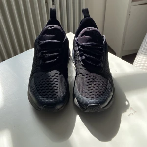 Nike AirMax 270 - Nike AirMax 270 svarta. Skick 9/10 
