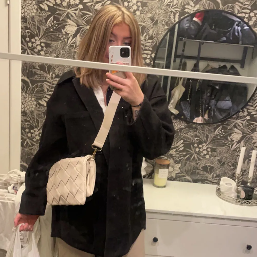 En beige väska från Kappahl, använd 2 gg.. Laukut & Käsilaukut.