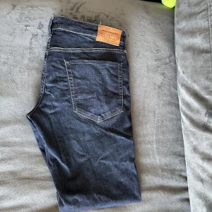 Jack & Jones (Glenn slimfit)  - Jeans i väldigt bra skick använd ytterst lite. 