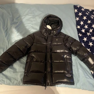 Polo Ralph Lauren- Rover winter jacket - Rover winter- jacka, från Ralph Lauren i strl S. Har haft på mig den en vinter, men så gott som ny då väl omhändertagen. Nypris: 8 199 kr