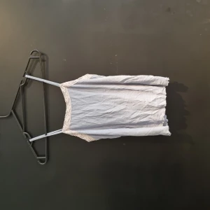 Pyamas linne  - Säljer för använder aldrig. Aldrig använd 