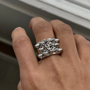 Edblad - Funderar på att sälja min Edblad ring. Vill kolla om intresset finns i att köpa en. Storleken är 16.80mm och den är äkta och inköpt för några månader sen, sparsamt använd. Köp nu för 300 eller lägg prisförslag som accepteras! GRATIS frakt vid köp nu !