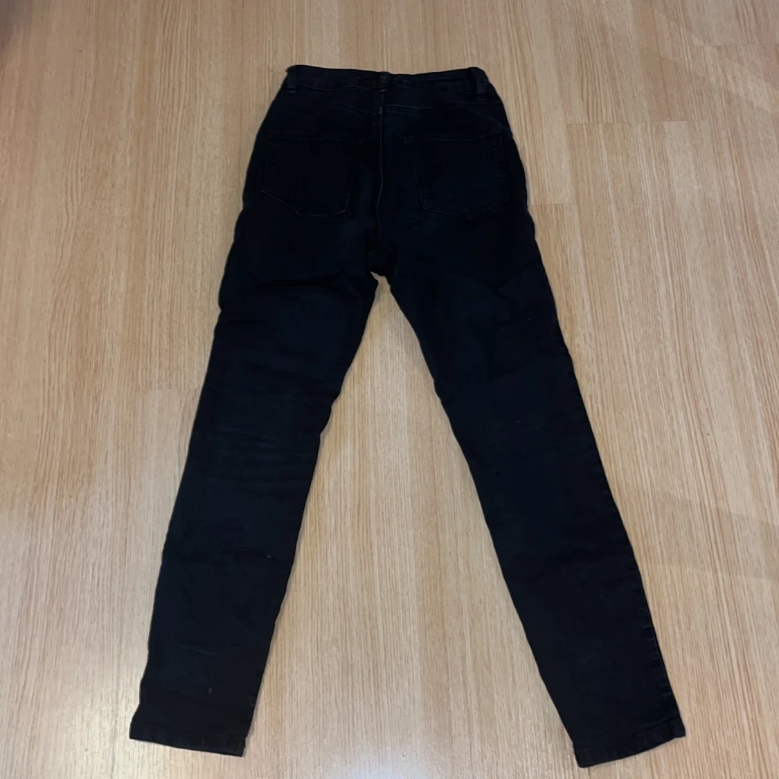 Svarta högmidjade skinnyjeans  - 90