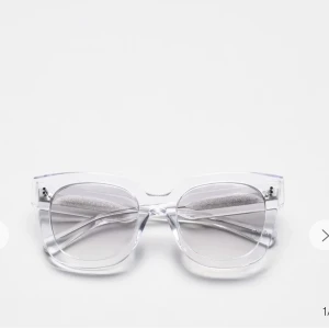 Chimi solglasögon - Tänkte sälja min Chimi solglasögon som inte kommer till användning! Inga repor eller liknande och kommer i original boxar som jag fick med!💗