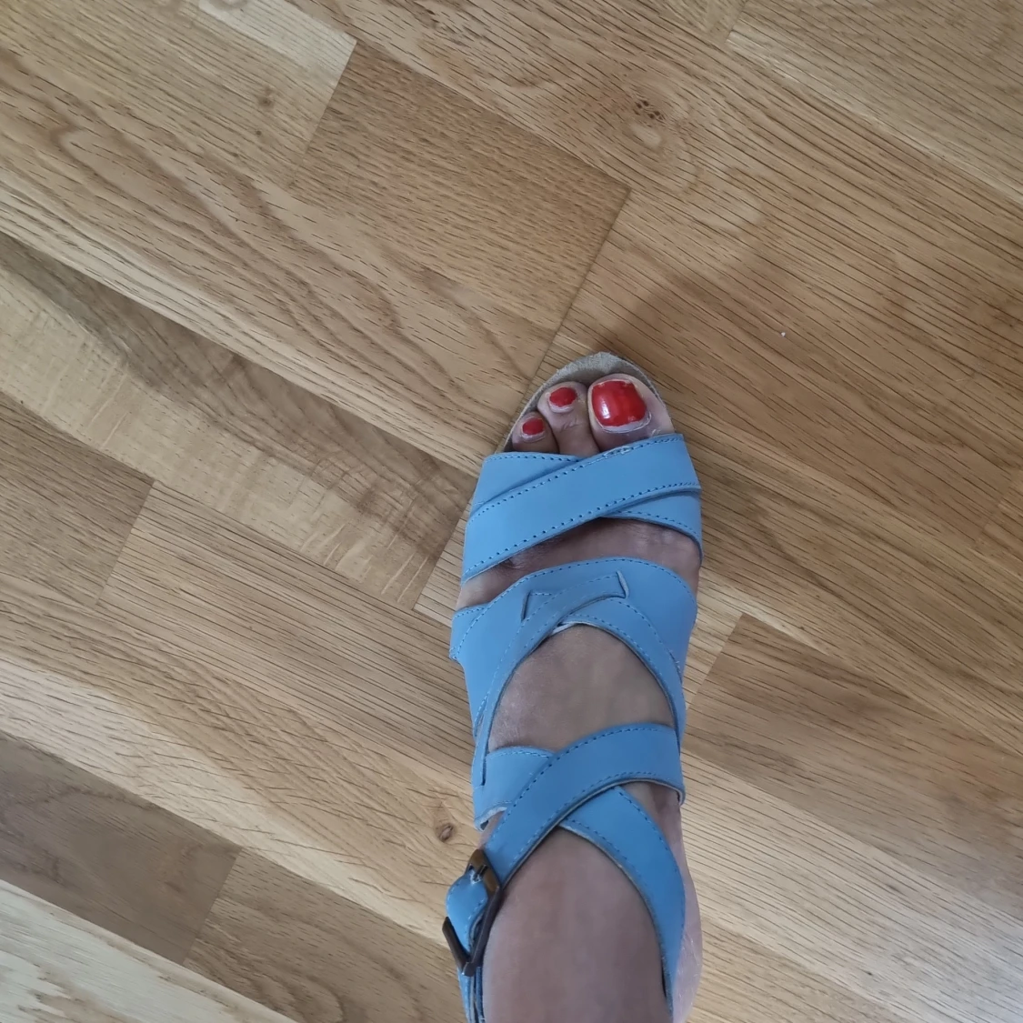 Snygga sandalskor i mocka band - 90