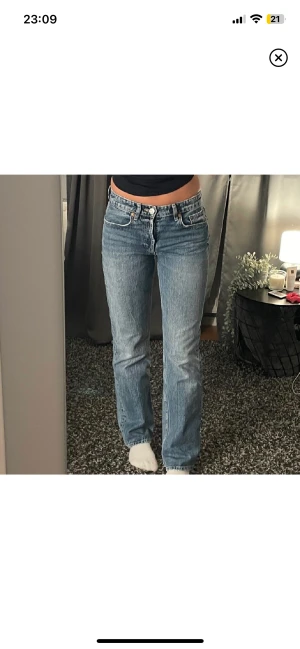 zara jeans - blåa zara jeans som är i bra skick, använt några gånger
