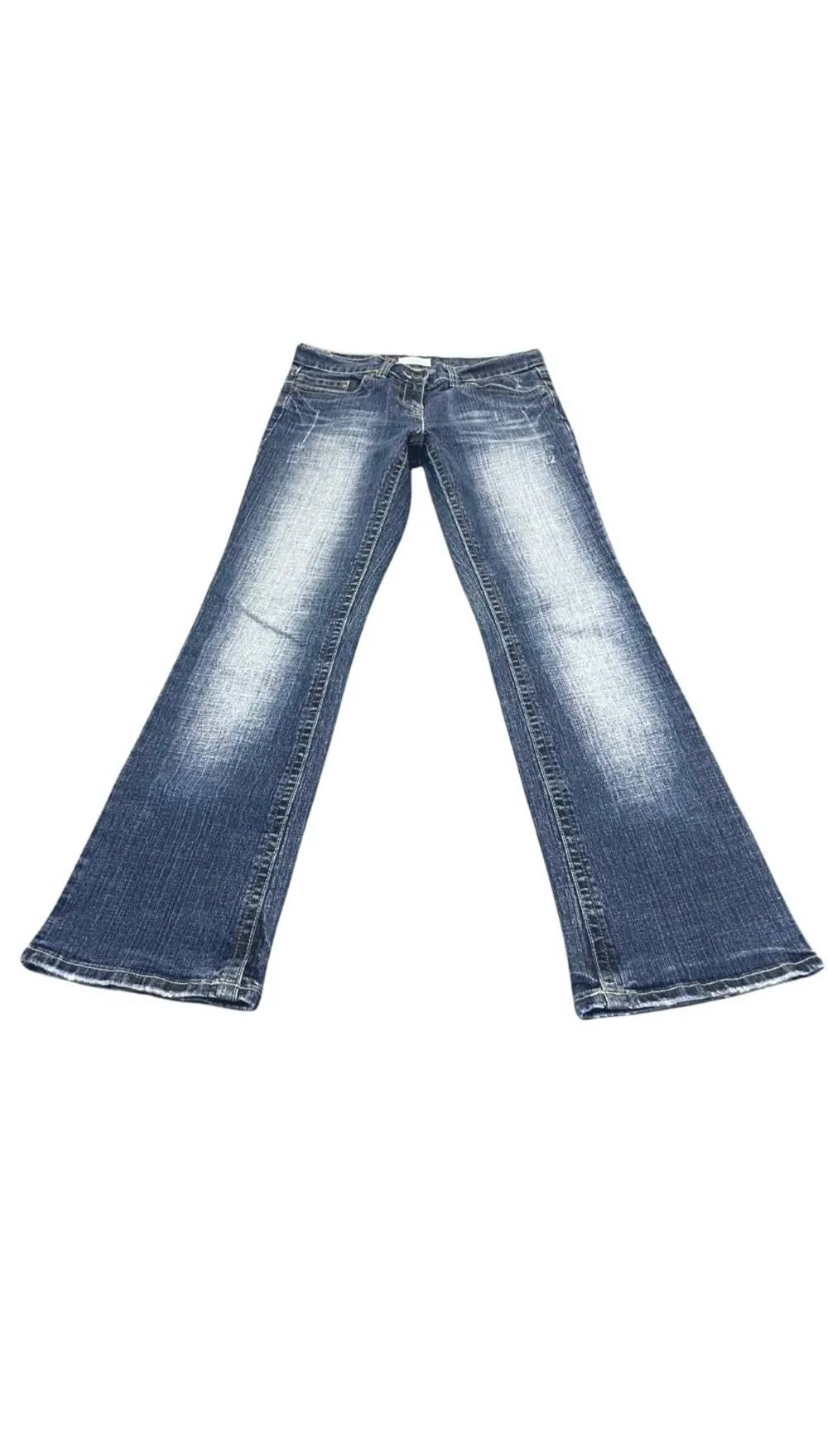 Vintage jeans använd fåtal gånger. Lågmidjade uppskattat storlek 34/32 . Jeans & Byxor.