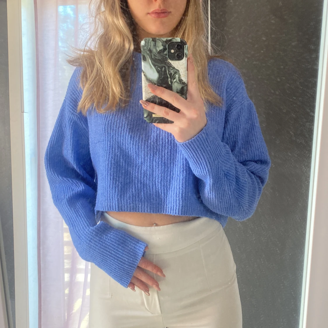 Blå stickad tröja