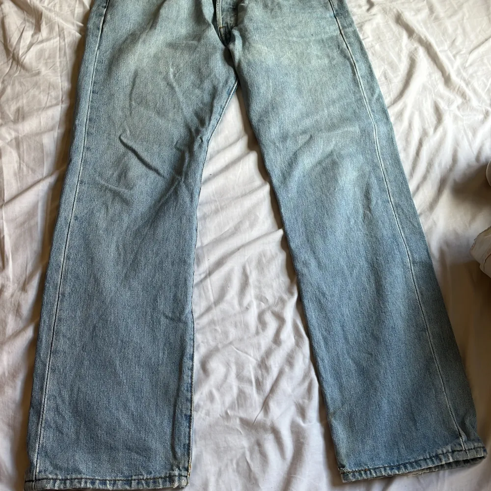 Ljus blåa Levis jeans 501. Jeans & Byxor.