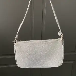 Silver glittery shoulder bag, only used once