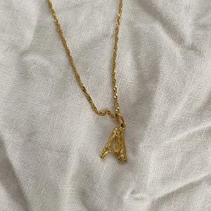 Gold necklace used twice