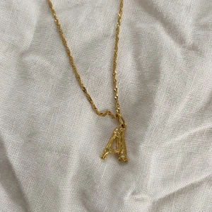 Necklace - Gold necklace used twice