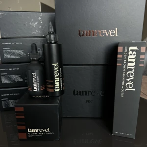 Tanrevel - Hjälper min mamma som sålt sitt företag bli av med produkter! Finns fler exemplar, allt är oanvänt. Står ej för frakten BARA dessa kvar 👉🏼Tanrevel PRO (utan tanningdrops): 900kr Golden Brown tanning mousse: 200kr glow peel pads: 250kr o de på sista bilden 