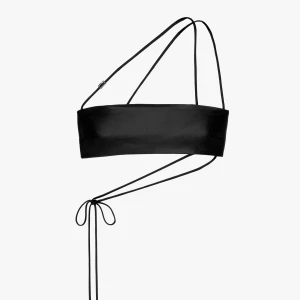 Kaia Gerber x Zara topp i skinn/läder - Superfin lädertopp från Kaia Gerbers kollektion för Zara. Limited edition och finns ej att köpa längre. Använd ett fåtal gånger men i bra skick. Fraktar spårbart eller möts upp i Lund. 