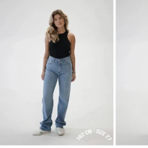 Djerf avenue jeans - Straight Jeans Mid Blue Fint skick. Storlek 28. Nypris 1300. Säljer för 800kr. 