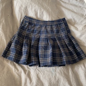 Kjol stl: S - Blå kjol från pull and bear i stl: S