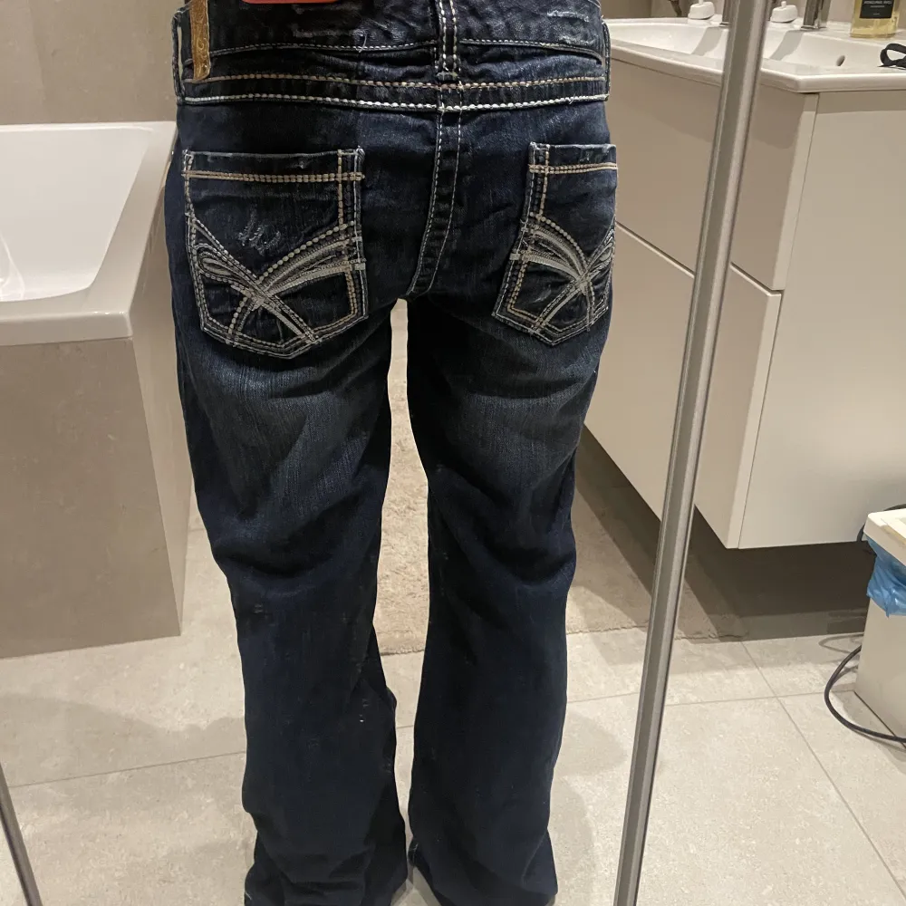 Lågmidjade Bootcut jeans i storlek W40 L34 . Jeans & Byxor.