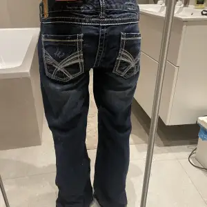 Lågmidjade Bootcut jeans i storlek W40 L34 