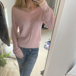 Stickad tröja  - tunnstickad tröja från Vero Moda, knappt använd Ordinarie pris: 400