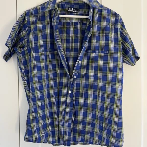 Rutig skjorta  - Rutig kortärmad skjorta från CBC. Vid frågor är det bara att höra av sig!💕