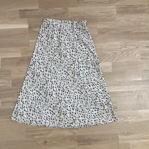 Skirt  - New Gina tricot skirt 
