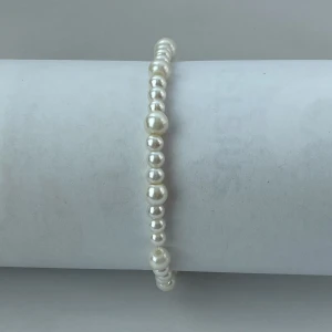 Pärlarmband  - Ett pärlarmband. Vid frågor om mått eller något annat är det bara att skriva❤️