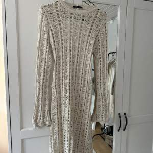 Säljer denna stickade klänningen från Gina tricot endast använd en gång, köpt för 499 kr 😊
