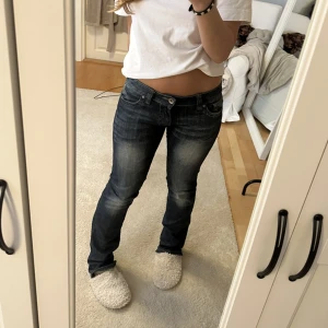 Lågmidjade jeans - Snygga low waist jeans i fint skick, säljer då dom inte kommer till användning 😇