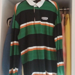 Stranger things skjorta  - En stranger thinhs skjorta, använd men i bar skick😊