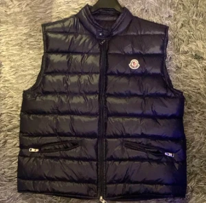 Moncler gui  - Moncler gui navy blue skick 10/10