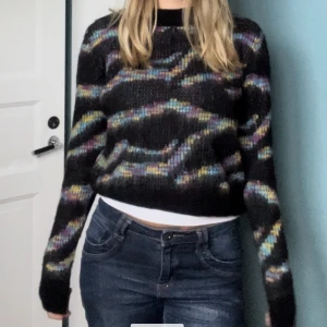 Stickad tröja - Stickad tröja med fint mönster