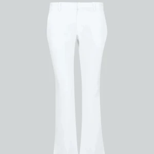 Vita kostymbyxor  - Superfina vita kostymbyxor från bikbok, lågmidjade med slits.🙌Dom är lite noppriga på vänster höft (bild 3) annars är dom i bra skick. Har knappt användt dom då dom är försmå!❤️(liten i storleken)