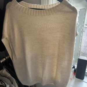 Kortärmad stickad tröja  - Jätte fin men använder ej längre