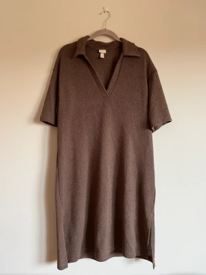 Stickad klänning - Stickad klänning från H&M. Använd ett par gånger men i fint skick.