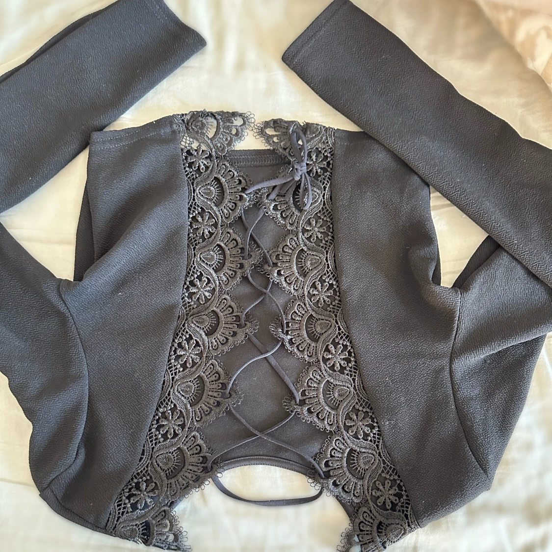 Svart topp med öppen rygg - 90