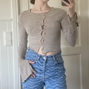 Topp - Snygg topp som ej kommer till användning i storlek S. Säljer för 80 kr plus frakt 💖