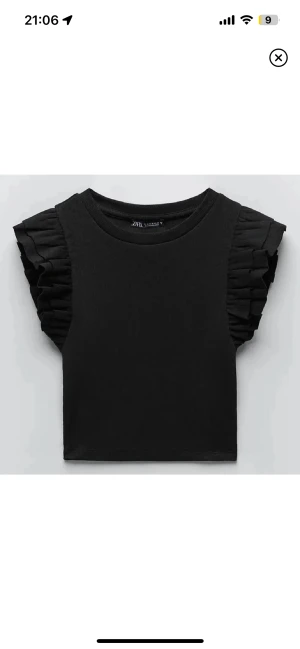 Svart volangtopp  - Från zara