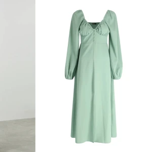 Säljer klänning från ginatricot - Säljer klänning från Ginatricot eftersom jag inte får användning av den. Köpt för 599kr. Använd en gång