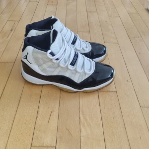 Air Jordan 11 Concord 2011 - Använda men i bra skick.