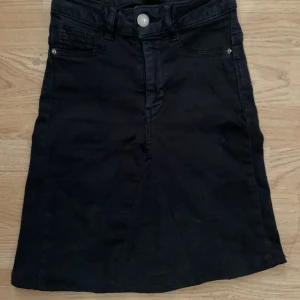 Svart jeanskjol - Så fin svart jeans kjol