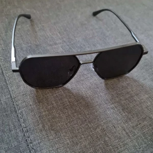 Solglasögon - Säljes dessa riktigt snygga solglasögon! Nypris 1100kr. Skriv vid intresse 