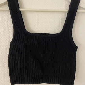 Linne zara - Linne från zara i fint skick med ribbat material🪷