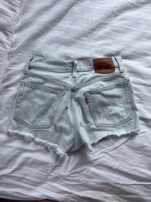 Levis shorts - Säljer dessa Levis 501 shortsen då de tyvärr blivit för små för mig😢 