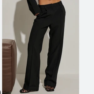 Kostymbyxor Hanna schönberg - Svarta kostymbyxor Hanna schönberg, fint skick! 