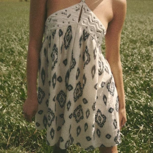 Zara klänning - En sååå fin klänning från zara jag tyvärr aldrig haft tillfälle att använda. Köpt för 429 aldrig använd💕💕 Kan mötas upp i Stockholm 