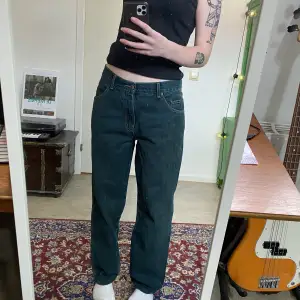 Gröna baggy jeans i gott skick