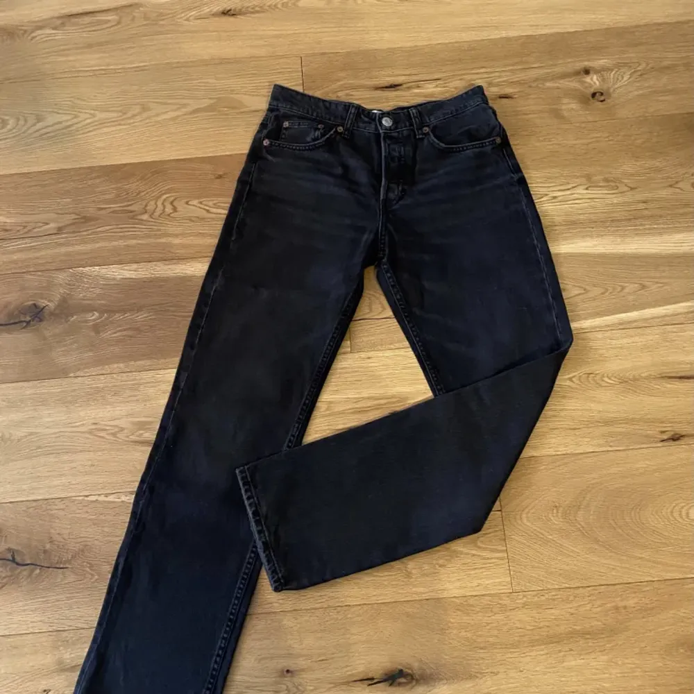 Svarta jeans från zara. Jeans & Byxor.