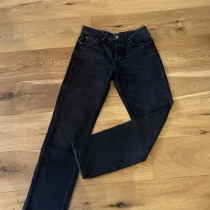 Zara jeans - Svarta jeans från zara